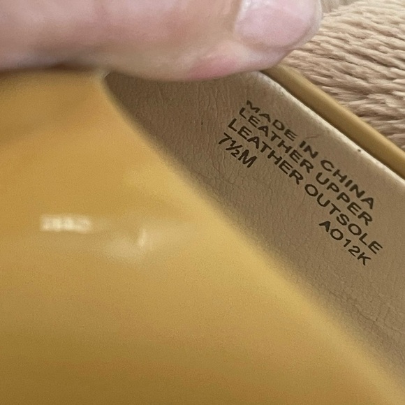 MICHAEL KORS Tan Patent
Leather 4" High Wedge Open Toe
Slingback Shoes size 7.5M - Picture 12 of 13